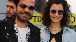 Pembeler içindeki Kenan Doğulu ve Beren Saat sosyal medyada dalga konusu oldu! Pamuk şekere benzetildiler