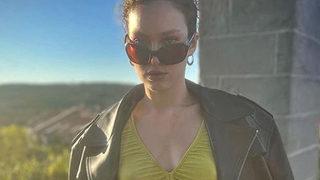 Netflix gecesinde Melisa Şenolsun'a bir bakan bir daha baktı! Nurgül Yeşilçay'dan iltifat geldi