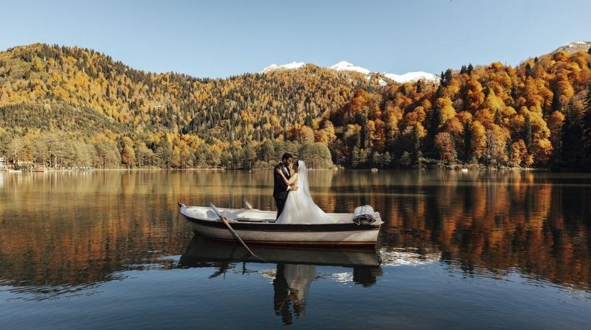 Borçka-Karagöl sonbaharda düğün çekimlerinin gözde mekanı