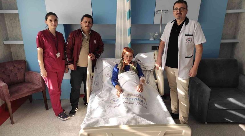 Hamilelikleri gibi doğumları da sancılı olan ikizlerden birisi 60 km uzaklıkta dünyaya geldi