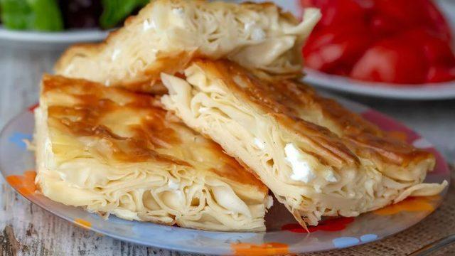 Daha pratik börek yok: Tavada yalancı su böreği tarifi! Tavada su böreği nasıl yapılır?