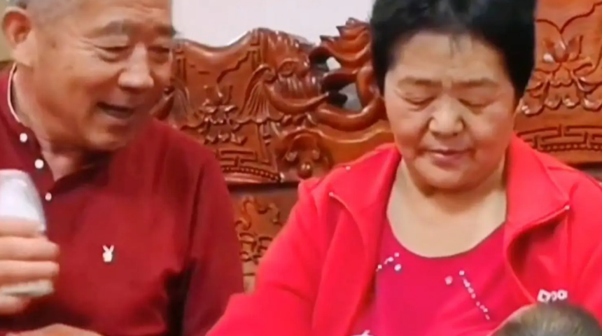 Tüm dünya bunu konuştu! Çocukları 67 yaşında doğum yapan kadını tehdit etti