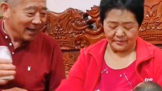 Tüm dünya bunu konuştu! Çocukları 67 yaşında doğum yapan kadını tehdit etti