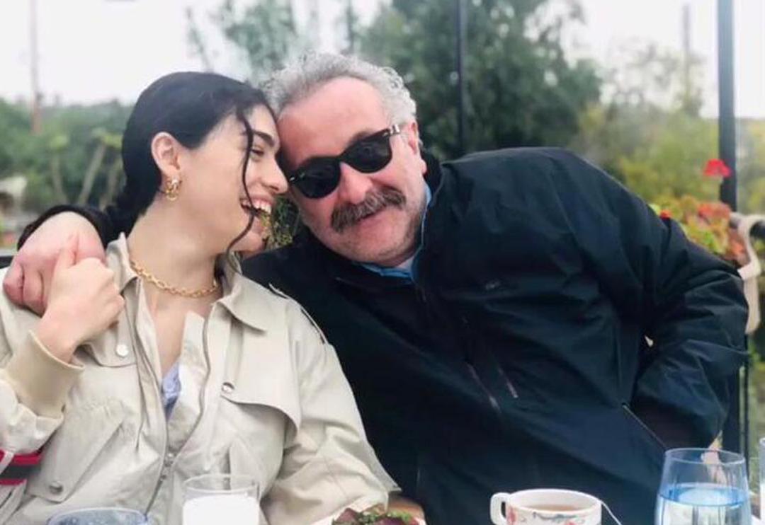 Transparanla geceye gelen Hazar Erg&uuml;&ccedil;l&uuml;'den Onur &Uuml;nl&uuml; yanıtı! 'Daha a&ccedil;ığını giydirdiği olabilir'