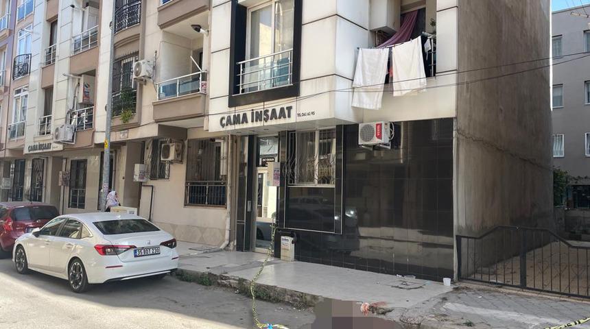 İzmir depreminde balkondan atlayan Efe hayatını kaybetti! Araba ile kaldırım arasına sıkışmıştı
