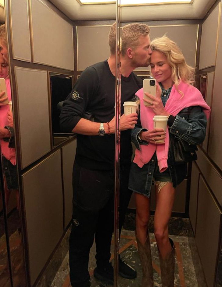 Matthijs de Ligt'in sevgilisi Annekee Molenaar çırılçıplak yatağa uzandığı pozuyla sosyal medyayı salladı G2