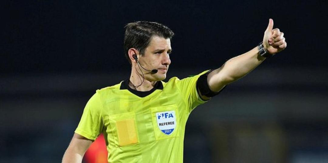 Galatasaray Beşiktaş ma&ccedil;ının hakemi Halil Umut Meler kimdir? Halil Umut Meler'in tuttuğu takım ortaya &ccedil;ıktı!