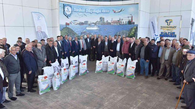 Tekkeköy’den çiftçilere tohum desteği
