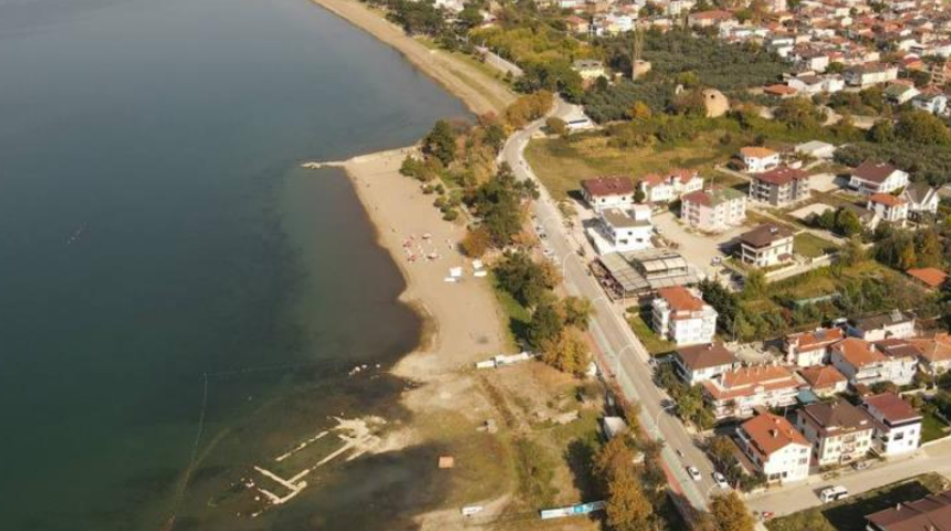 Göz göre göre eriyor! İznik Gölü'ndeki çekilme korkutucu boyuta ulaştı... Tamamen gün yüzüne çıktı