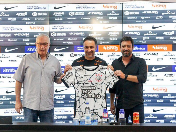 Fenerbahçe'de yarım kalan hikayesini tamamlayamamıştı, Corinthians'tan da ayrılıyor! Vitor Pereira'nın Brezilya macerası da beklediği gibi gitmedi... G4