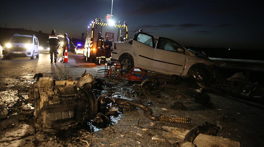 Şanlıurfa'da feci kaza! Aracın motoru bile fırladı... İki kişi öldü, bir çocuk yaralandı