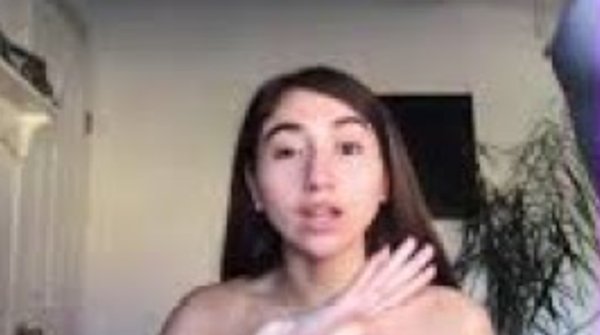 Sosyal medyanın sınırlarını zorladı! Canlı yayın sırasında yüzlerce takipçisinin gözü önünde seks oyuncağıyla mastürbasyon yaptı