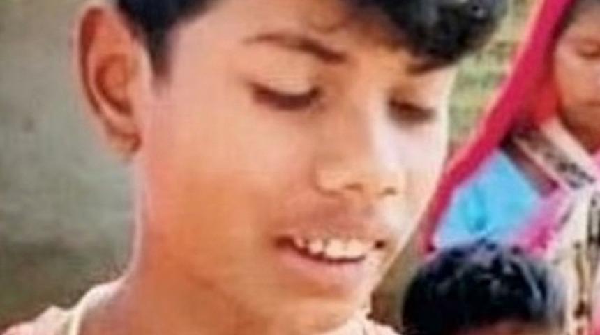 Bu kez işler tersine döndü! Sekiz yaşındaki bir çocuk kendisine saldıran kobrayı ısırarak öldürdü