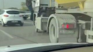 Çekmeköy'de kamyon basamağında yol verme tartışması şaşırttı