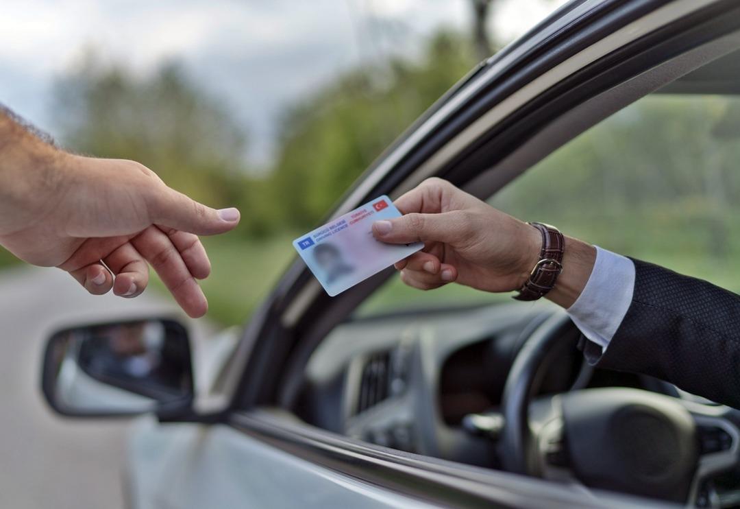 Ehliyet ve kimlik yenilemek isteyenler dikkat! Yeni ücretler açıklandı: 2 ay sonra büyük zam kapıda...