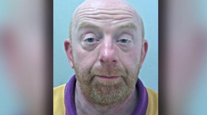 Palyaço maskeli kadın külotu giymiş sapık dehşet saçtı! Tüm bakımevlerini tek tek gezip önlerinde mastürbasyon yaptı