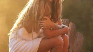 Yoga fenomeni yine şaşırtmayı başardı! G-string bikinisiyle yoga yapınca beğeni butonu çöktü