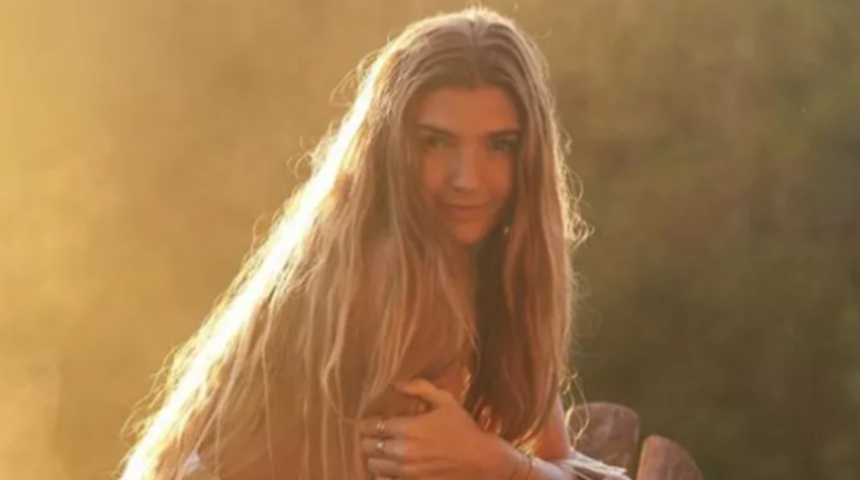 Yoga fenomeni yine şaşırtmayı başardı! G-string bikinisiyle yoga yapınca beğeni butonu çöktü