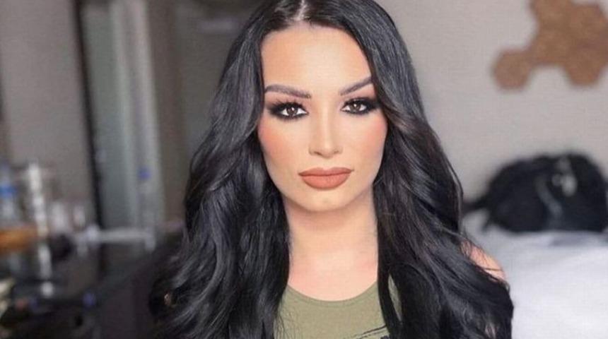 İç çamaşırındaki erkek yüzü dikkat çekti! ''Erkeğimi her yere taşırım''