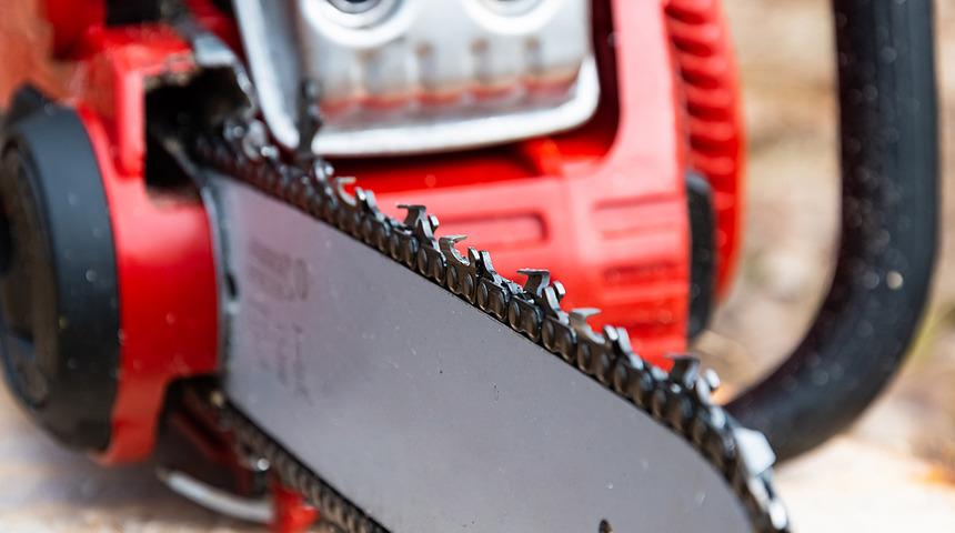 Rize'de korkunç olay! Motorlu testerenin üzerine düştü, feci şekilde can verdi