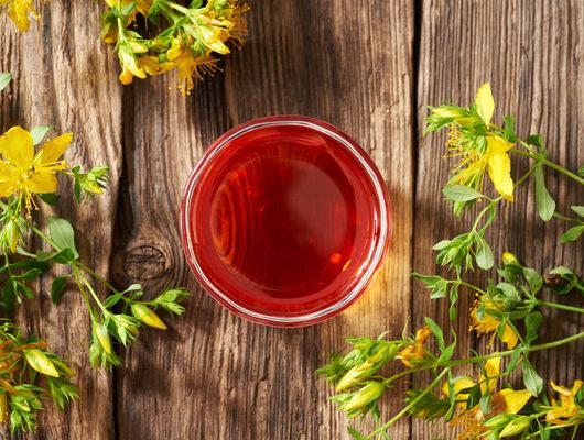 Damar sertliğini önleyen kırmızı kantaron çayı ne işe yarar? 