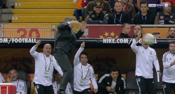 Son dakika: Galatasaray - Beşiktaş derbisinde ilginç an! Sergio Oliveira'nın vuruşu Şenol Güneş'in yüzüne çarptı... G2