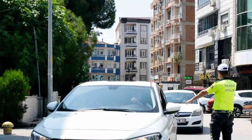 Torbalı’da trafik denetimlerinde çok sayıda sürücüye ceza kesildi