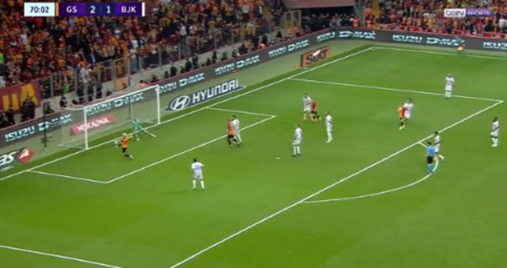 Mauro Icardi'nin şutu sosyal medyada gündem oldu! ''Atmak mı zor, kaçırmak mı?'' G3