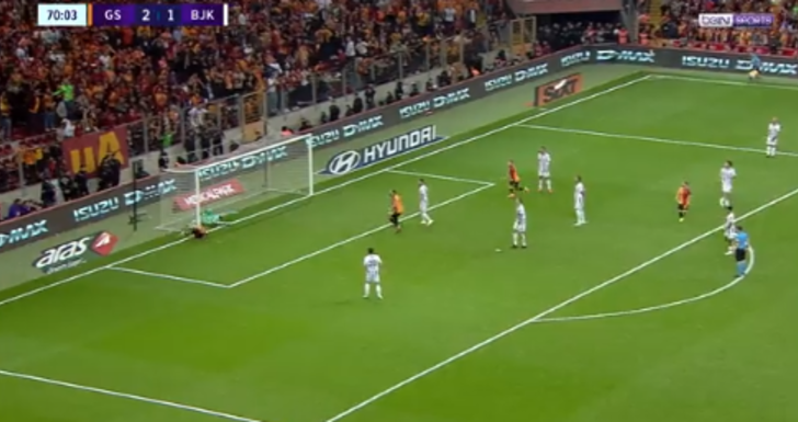 Mauro Icardi'nin şutu sosyal medyada gündem oldu! ''Atmak mı zor, kaçırmak mı?'' G4