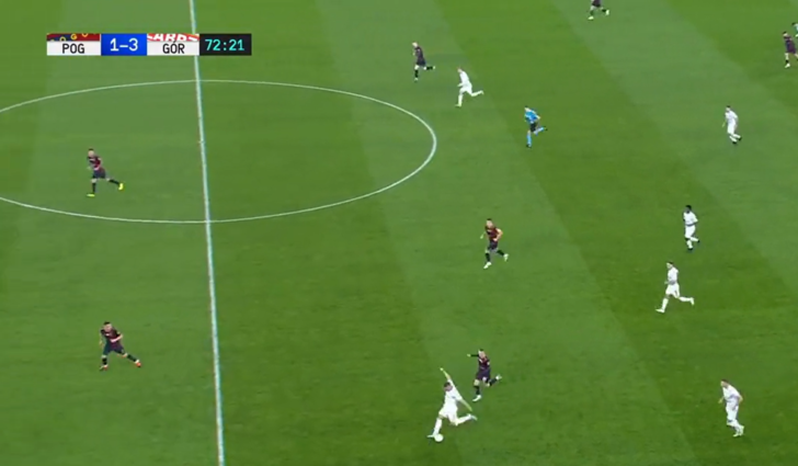 Taksi 70 lira yazar! Ne yaptın Lukas Podolski! Kendi yarı sahasından gol attı... G1