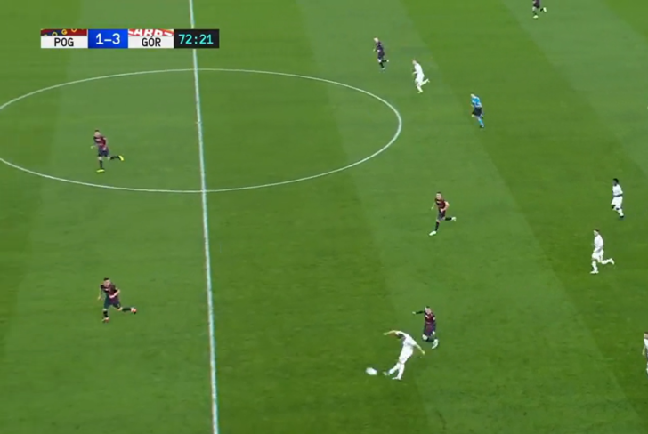 Taksi 70 lira yazar! Ne yaptın Lukas Podolski! Kendi yarı sahasından gol attı... G2