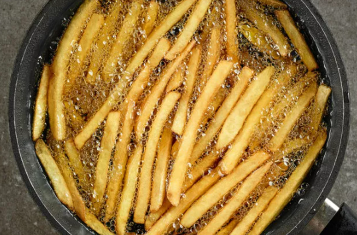 Dışarıdan alınanları kıskandırır! Evde çıtır çıtır patates kızartması yapmanın püf noktası G1