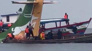 Tanzanya'da yolcu uçağı göle düştü! İniş yapmaya çalışıyordu, neredeyse tamamı suya gömüldü
