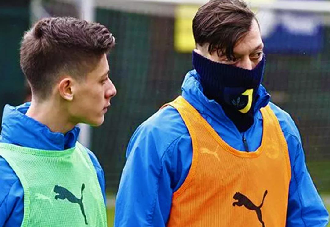 Son dakika: Fenerbah&ccedil;e'den ayrılan Mesut &Ouml;zil, Arda G&uuml;ler'i Fenerbah&ccedil;e'den koparıyor!