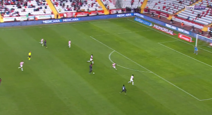 Eski Galatasaraylılar iş başında! Luyindama'nın hatası sonrası Diagne'den müthiş gol! Takımı çalıma dizdi G4