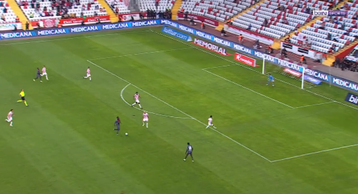 Eski Galatasaraylılar iş başında! Luyindama'nın hatası sonrası Diagne'den müthiş gol! Takımı çalıma dizdi G5