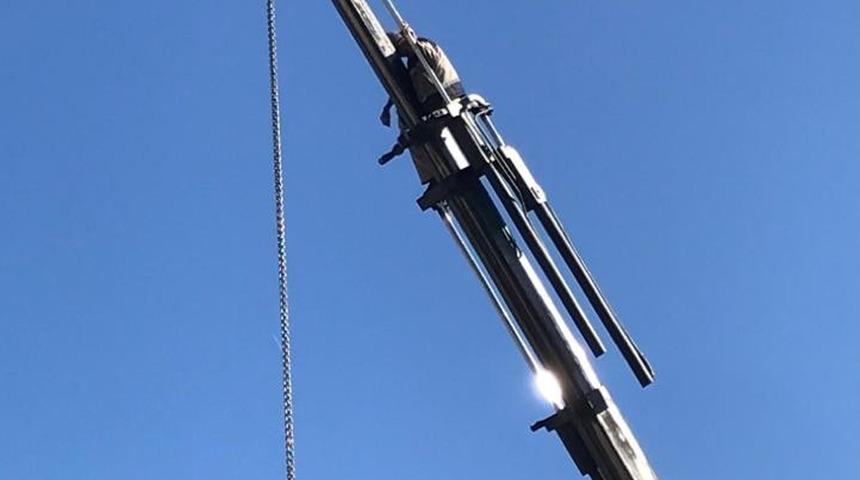 Bir garip olay! Metrelerce yükseklikte mahsur kaldı: 1 saatte kurtarıldı