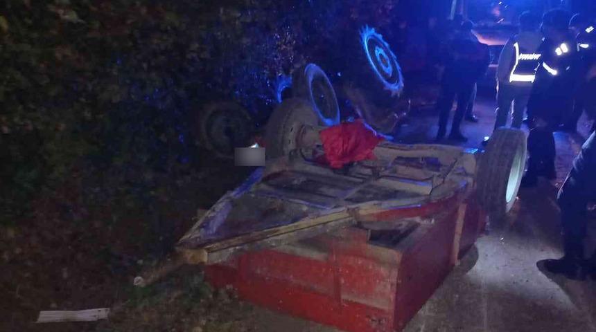 Sinop'ta devrilen traktörün altında kalan sürücü hayatını kaybetti
