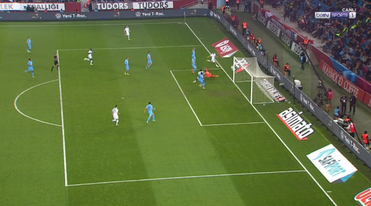 Konyaspor'un attığı gol sonrası Trabzonspor kulübesi sahaya daldı! Pozisyonda elle oynama var mı? G3