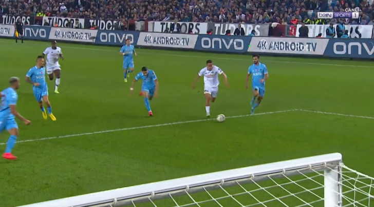 Konyaspor'un attığı gol sonrası Trabzonspor kulübesi sahaya daldı! Pozisyonda elle oynama var mı? G5