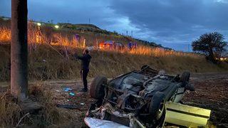 İzmir'de devrilen otomobilin sürücüsü hayatını kaybetti