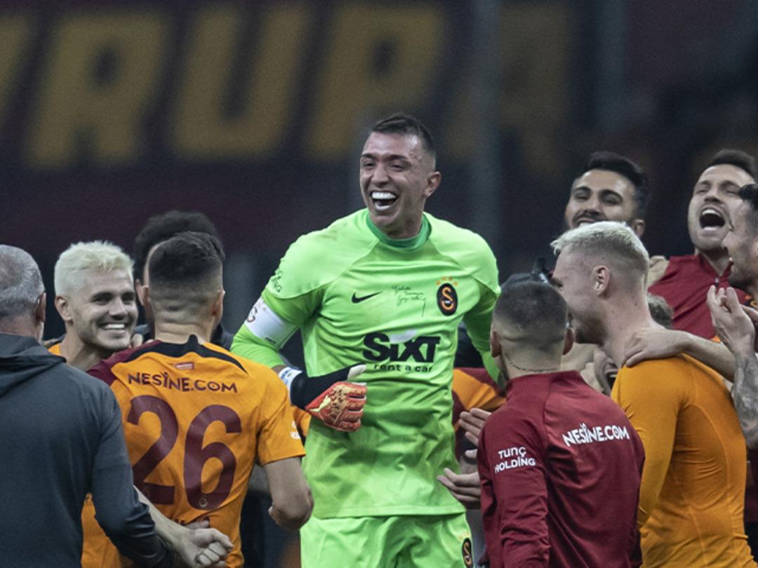 Galatasaray'da y&ouml;netim para yağdırdı! Beşiktaş derbisi i&ccedil;in dev prim...