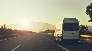 D1E sınıfı ehliyet hangi araçları kullanır, kapsamı nedir? D1E sınıfı ehliyet nedir, şartları nelerdir ve nasıl alınır?