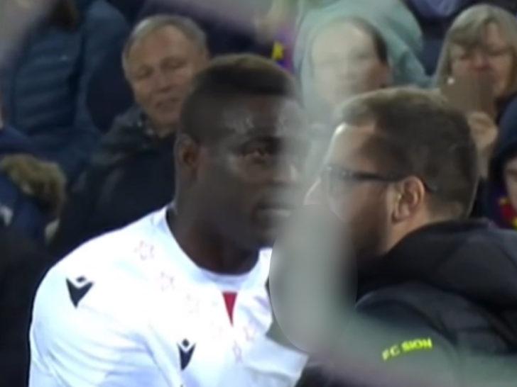 Ne yaptın Balotelli! Rakip takım taraftarlarına el hareketi çekti, cinsel organını gösterdi ve ortalık karıştı... G4