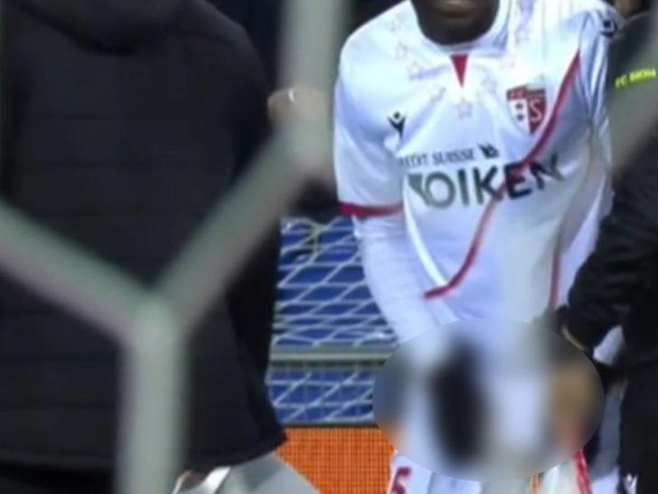 Ne yaptın Balotelli! Rakip takım taraftarlarına el hareketi çekti, cinsel organını gösterdi ve ortalık karıştı... G5