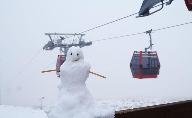 Erciyes Kayak Merkezi'ne kar yağdı