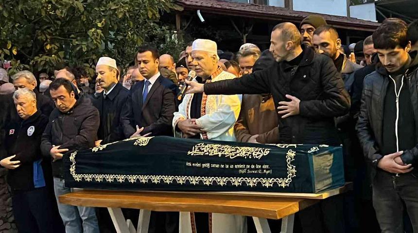 Yedikleri mantar hayattan kopardı! Birkaç saat arayla vefat ettiler