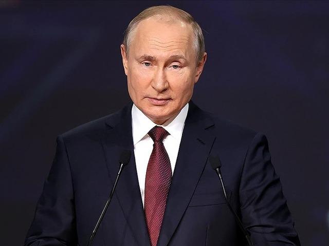 Putin, yeni Papa'yı tebrik etti