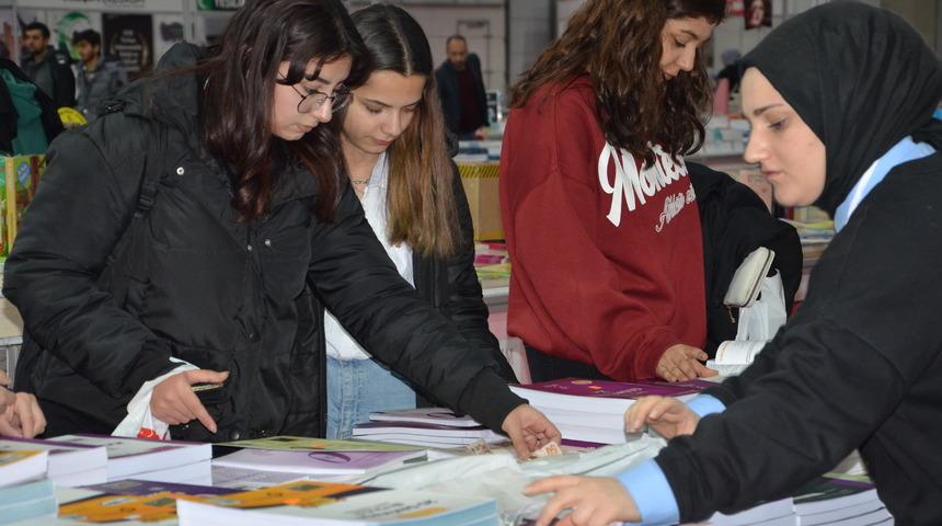 "Doğu Anadolu 2. Kitap Fuarı"nı hafta sonu 60 bin kişi ziyaret etti