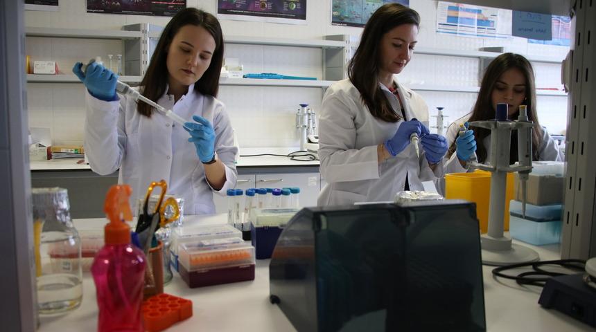 Tekirdağ'da bilim insanları kanserle mücadelede tedavi yöntemleri üzerinde çalışıyor